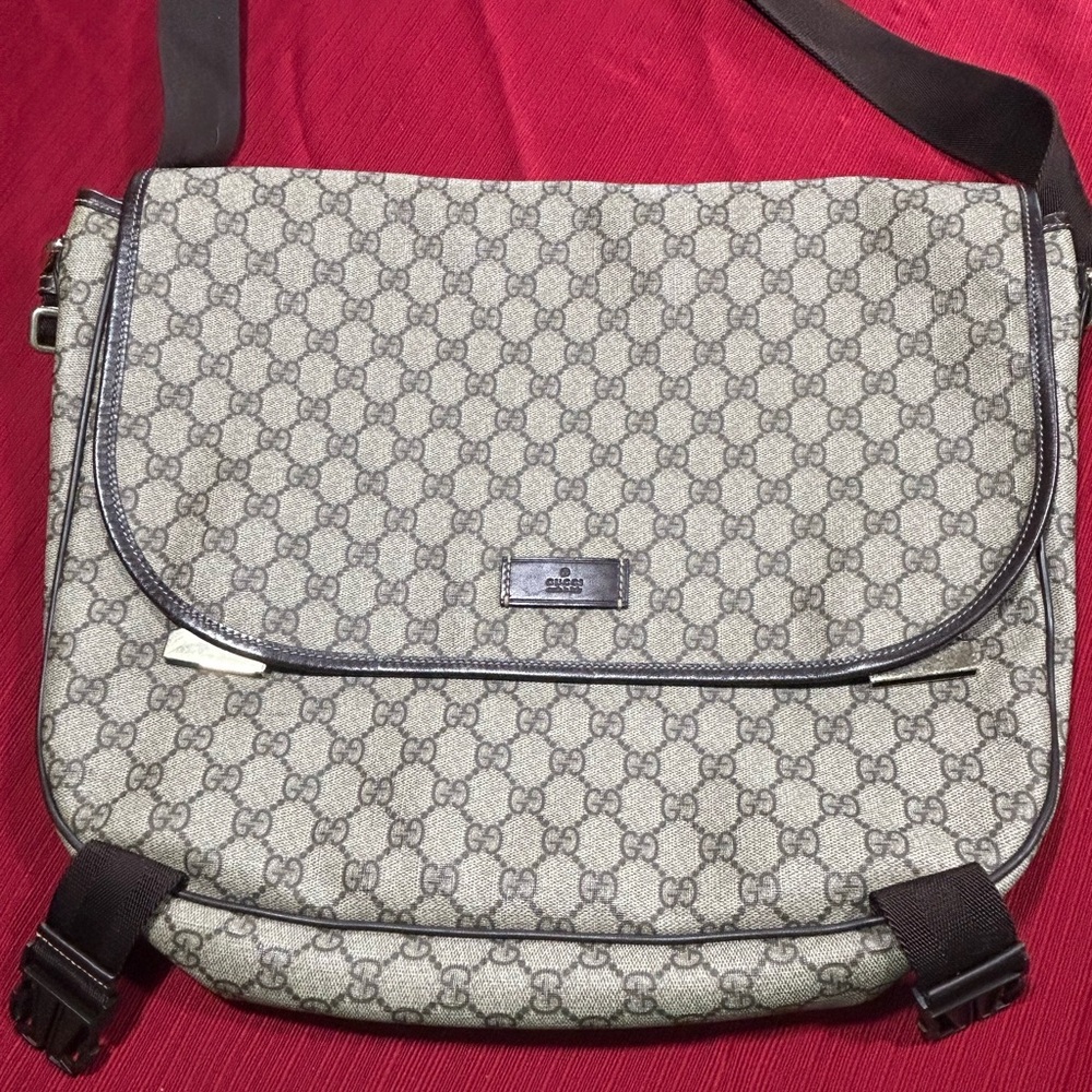 Gucci Original GG Canvas & Leather Authentic Crossbody Messenger Bag